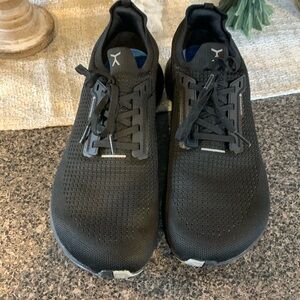 Flux adapt waterproof runner